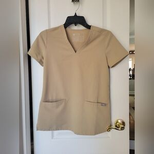 FIGS Women's Casma Three-Pocket Scrub Top Citrine Size XXS